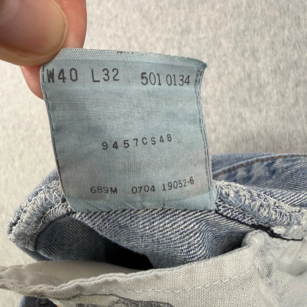 Vintage Levis Jeans Mens Fits 40x30 Blue 501 Straight Leg Y2K Button Fly Denim